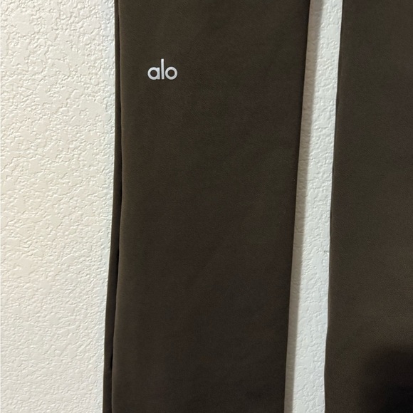 ALO Yoga Airbrush High Waist Flutter Leggings. Chocolate Brown Flare w Split. - Picture 3 of 16